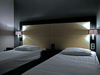 Отель Silver Hotel & Gokart Center Щецин Двухместный номер с 2 отдельными кроватями-2
