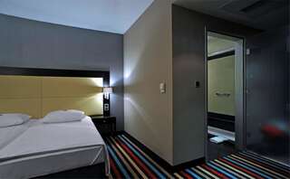 Отель Silver Hotel & Gokart Center Щецин Двухместный номер с 2 отдельными кроватями-7